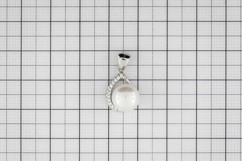 Изображение Серебряная подвеска с жемчугом и цирконами