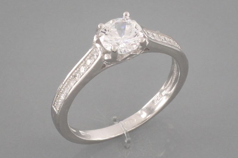 Изображение Серебряное кольцо с цирконами 17,5 мм