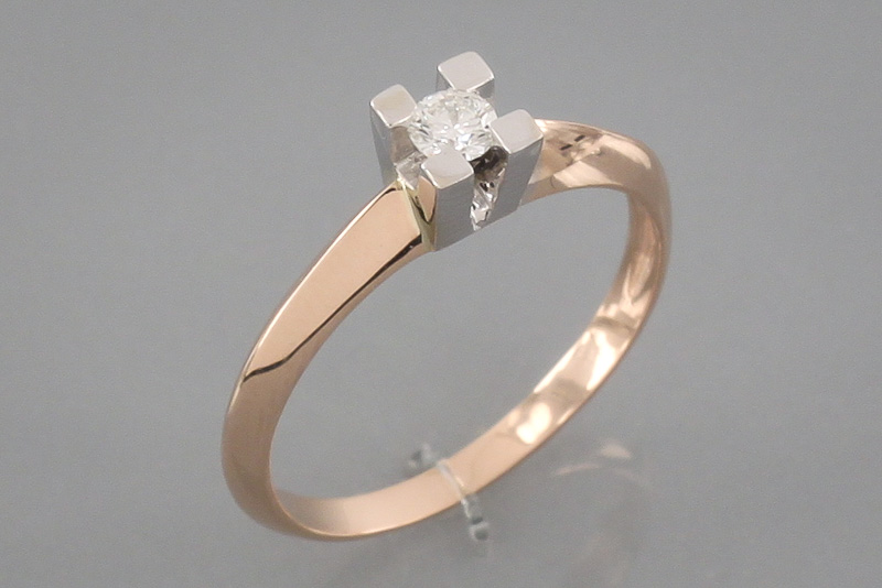 Изображение Золотое кольцо с бриллиантом 16,5 мм