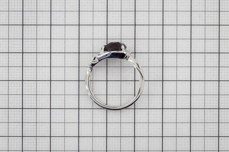 Изображение Серебряное кольцо с гранатом и цирконами 18 мм