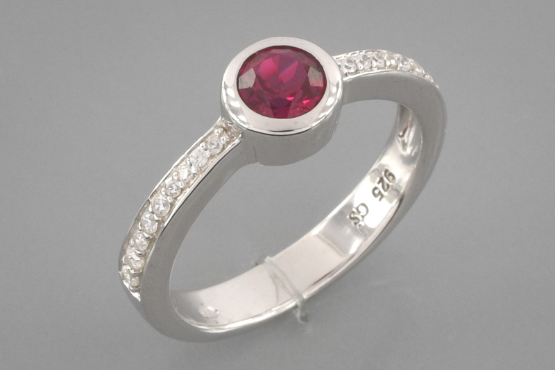 Изображение Серебряное кольцо с синт. рубином и цирконами 17 мм