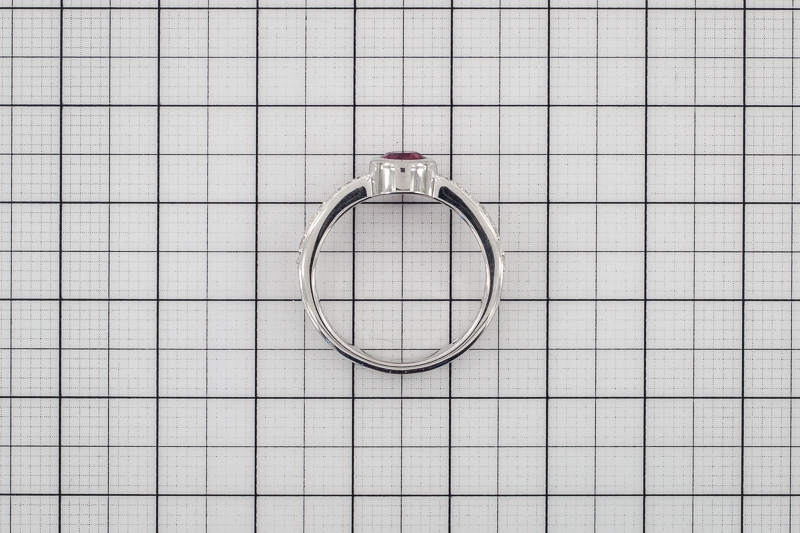 Paveikslėlis Sidabrinis žiedas su sint. rubinu ir cirkoniais 17 mm