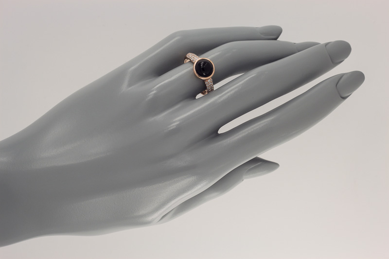 Изображение Серебряное кольцо с ониксом и цирконами 18 мм