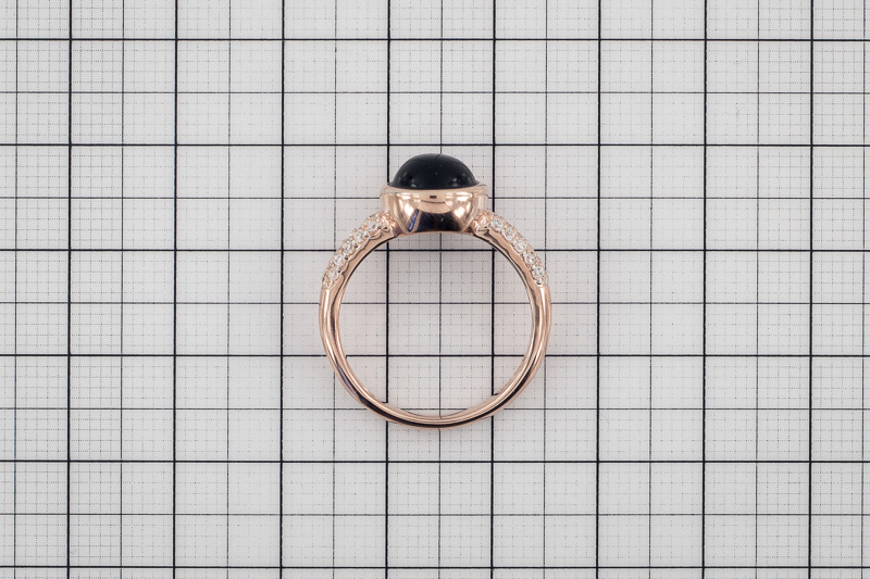 Изображение Серебряное кольцо с ониксом и цирконами 18 мм
