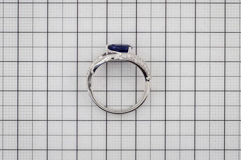 Изображение Серебряное кольцо с шпинелью и цирконами 18 мм