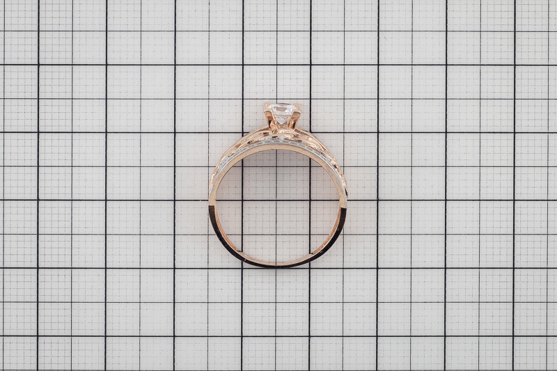 Изображение Золотое кольцо с цирконами 18 мм