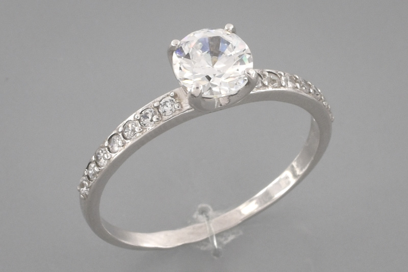 Изображение Серебряное кольцо с цирконами 18,5 мм
