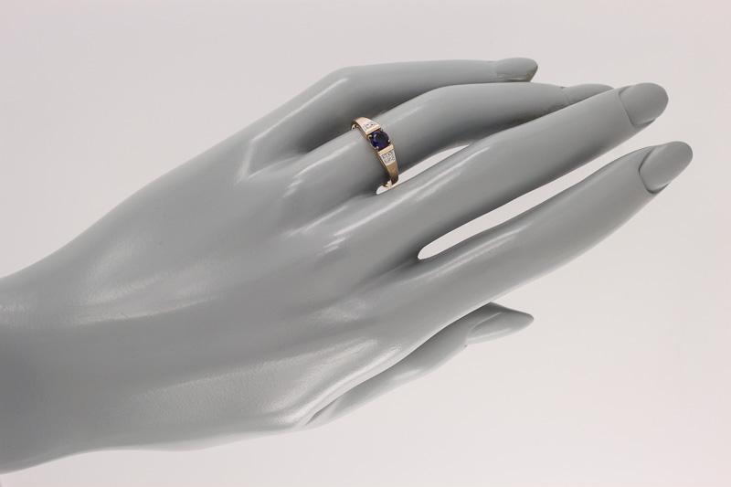 Изображение Золотое кольцо с бриллиантами и синт. корундом