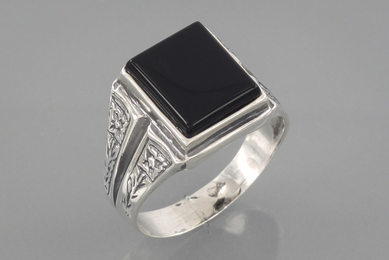 Изображение Серебряное кольцо с ониксом 20,5 мм