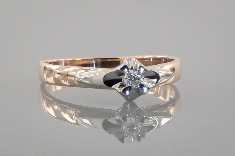 Изображение Золотое кольцо с бриллиантом 17 мм