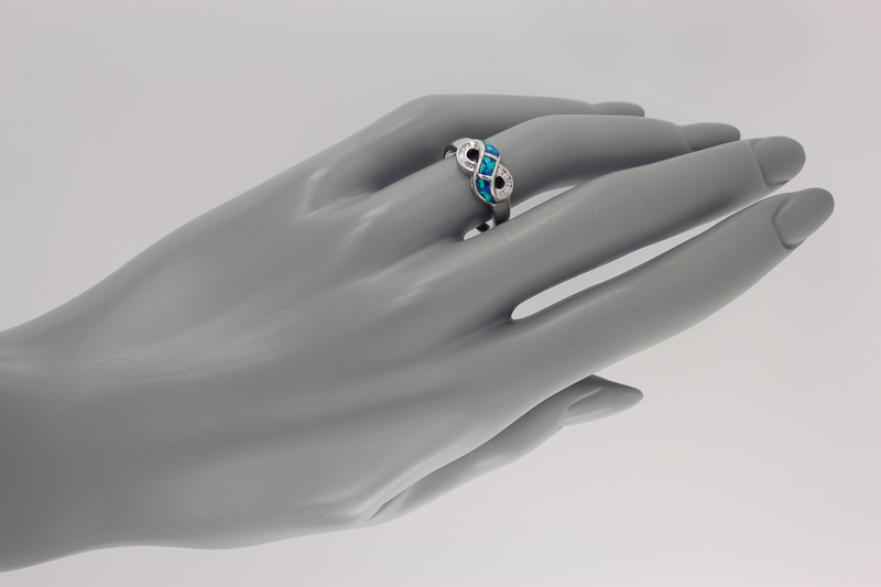 Изображение Серебряное кольцо с опалом и цирконами 18,5 мм