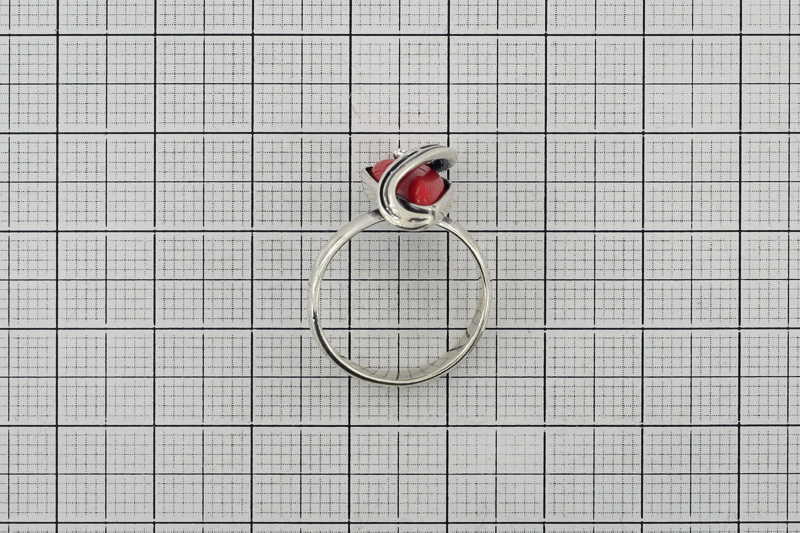 Изображение Серебряное кольцо с кораллом 17 мм