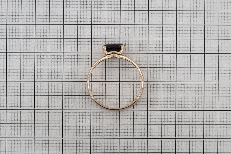 Paveikslėlis Auksinis žiedas su granatu 17,5 mm