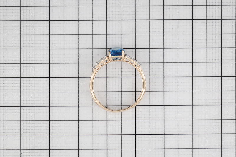 Изображение Золотое кольцо с топазом и цирконами 17 мм