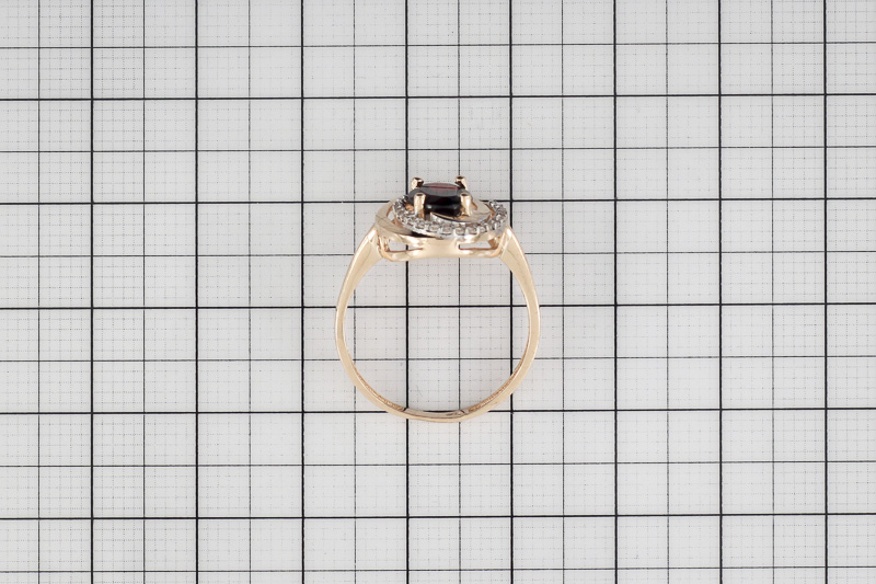 Изображение Золотое кольцо с гранатом и цирконами 17,5 мм