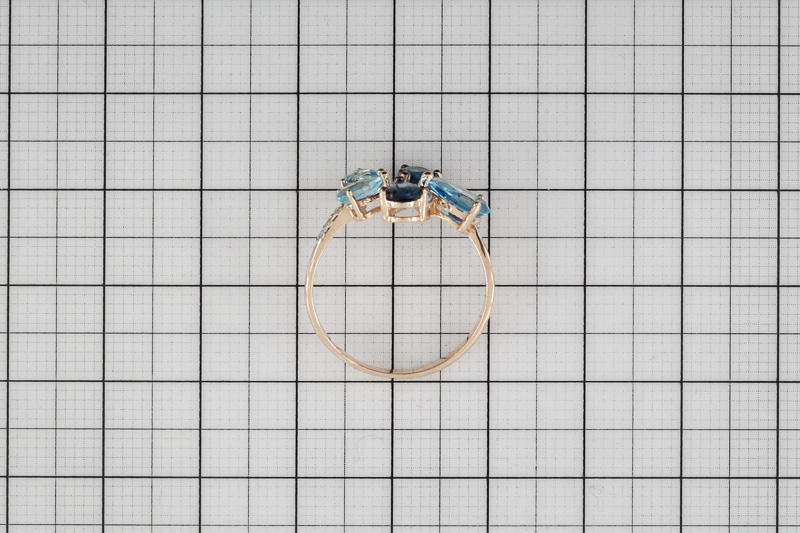 Изображение Золотое кольцо с топазами и цирконами