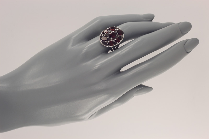 Изображение Серебряное кольцо с гранатами 17,5 мм