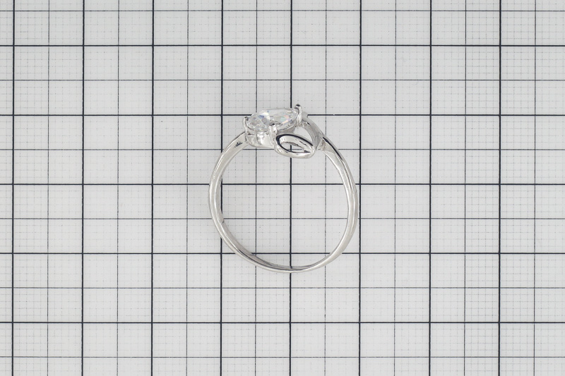 Изображение Серебряное кольцо с цирконом 19 мм