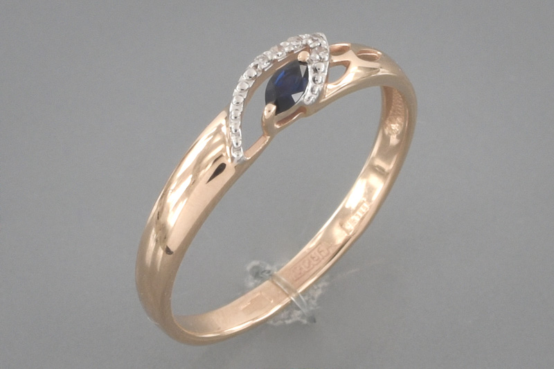 Изображение Золотое кольцо с бриллиантами и сапфиром