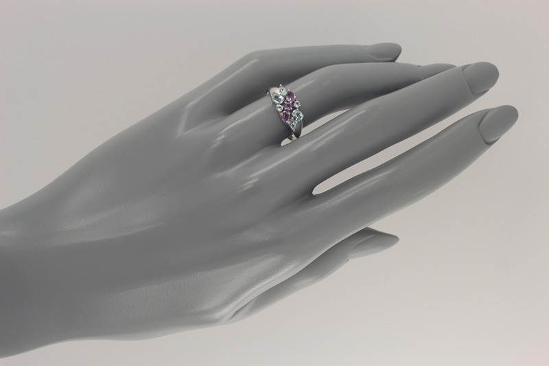 Изображение Серебряное кольцо с аметистами и топазами