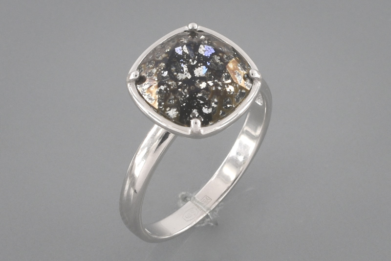 Изображение Серебряное кольцо с кристаллом Swarovski