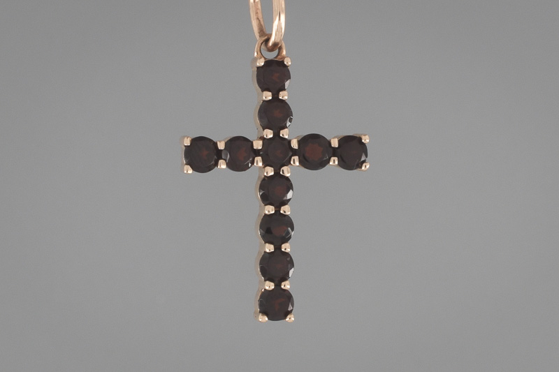 Изображение Золотой католический крестик с гранатами