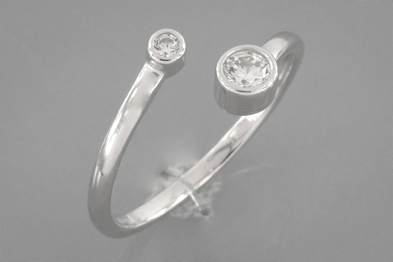 Paveikslėlis Sidabrinis žiedas su cirkoniais 16 mm