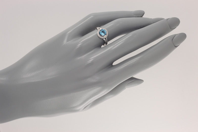 Изображение Серебряное кольцо с топазом и цирконами