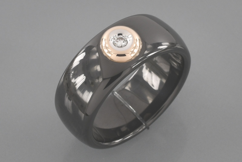 Paveikslėlis Keraminis žiedas su briliantu 18,5 mm