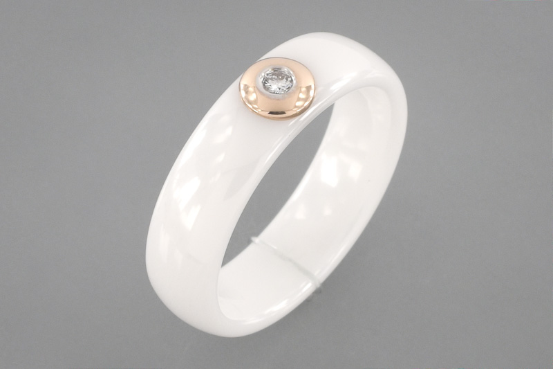 Изображение Керамическое кольцо с бриллиантом 17,5 мм
