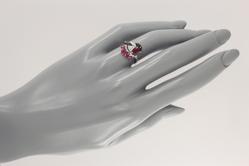 Изображение Серебряное кольцо с синт. корундами и цирконами