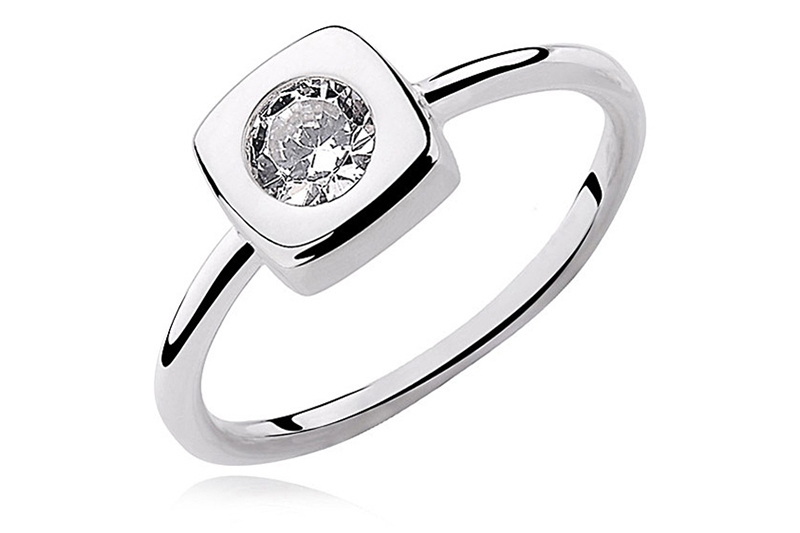 Изображение Серебряное кольцо с цирконом 18 мм