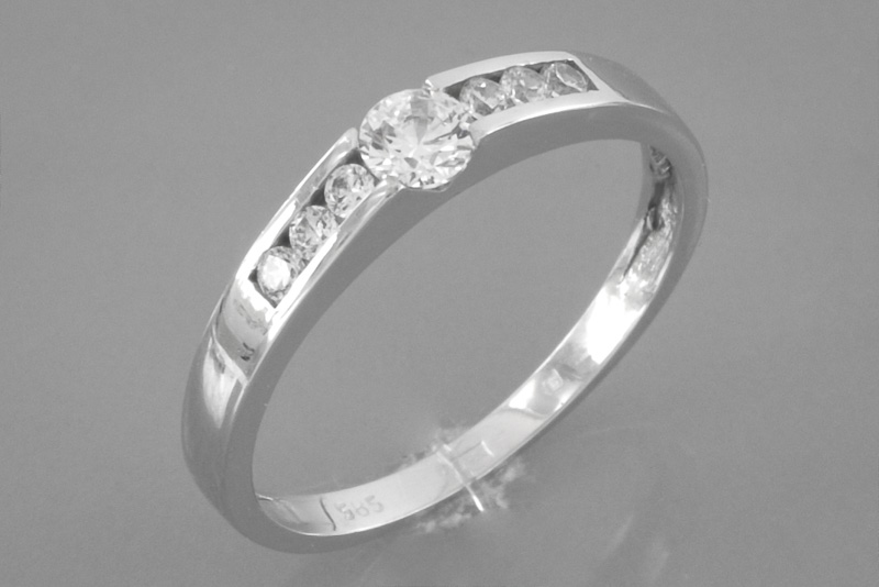 Paveikslėlis Balto aukso žiedas su cirkoniais 17,5 mm