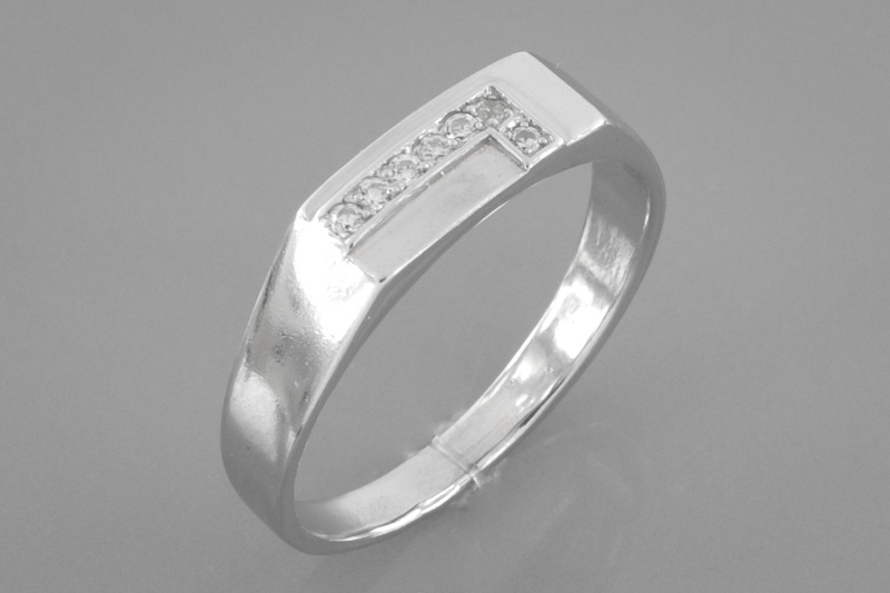 Изображение Серебряное кольцо с цирконами 21,5 мм