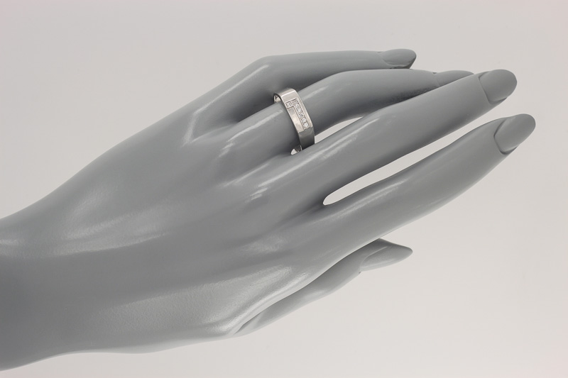 Изображение Серебряное кольцо с цирконами 21,5 мм