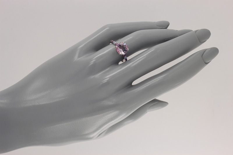 Изображение Серебряное кольцо с цирконами и синт. ситаллом