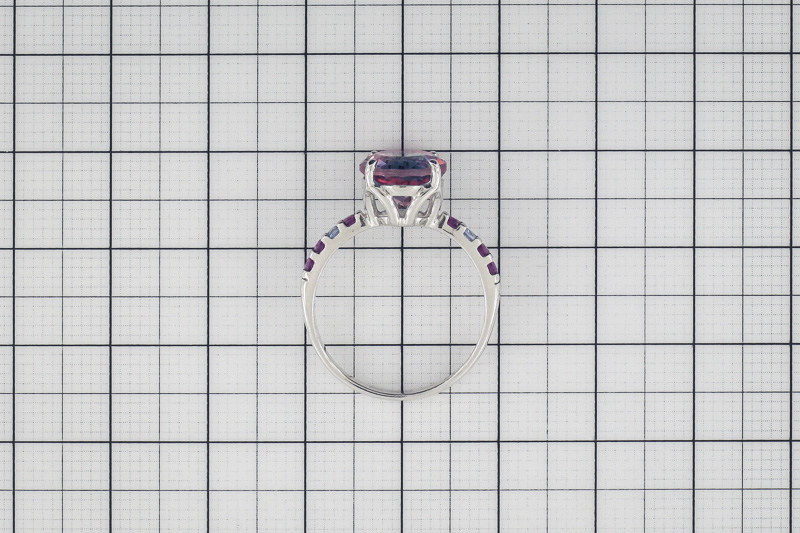 Изображение Серебряное кольцо с цирконами и синт. ситаллом