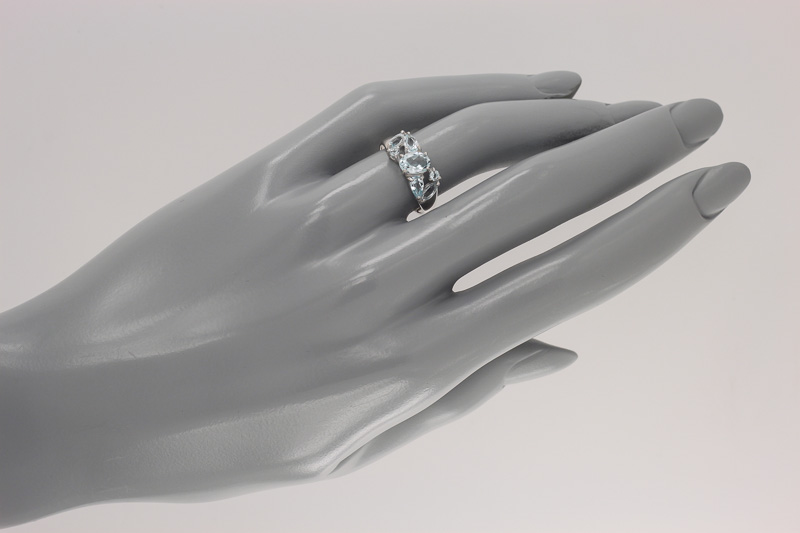 Изображение Серебряное кольцо с топазами 17,5 мм