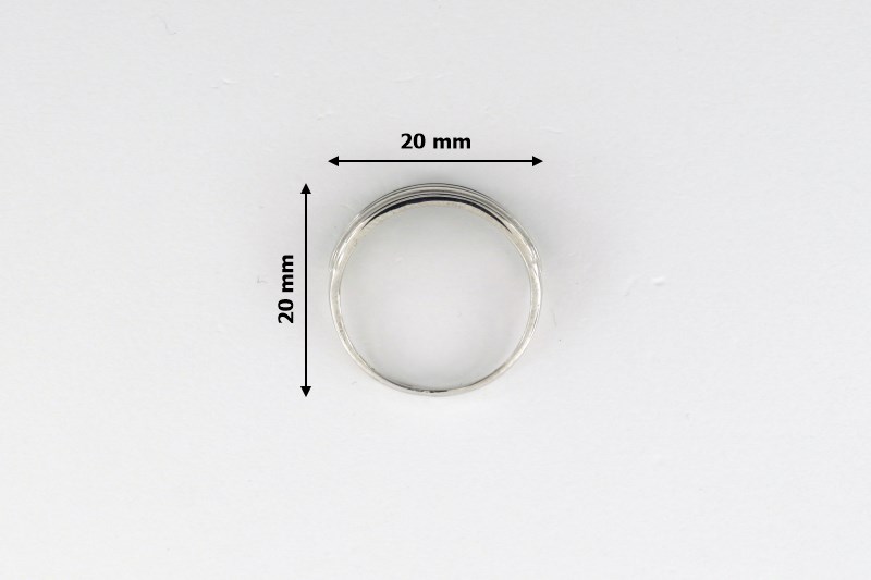 Изображение Кольцо из белого золота с бриллиантами