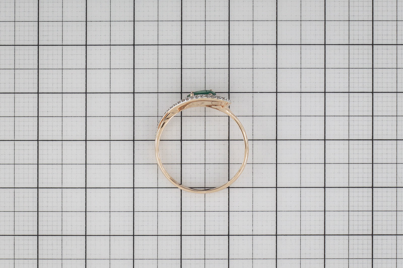Изображение Золотое кольцо с изумрудом и бриллиантами