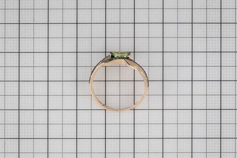 Изображение Золотое кольцо с хризолитом и цирконами
