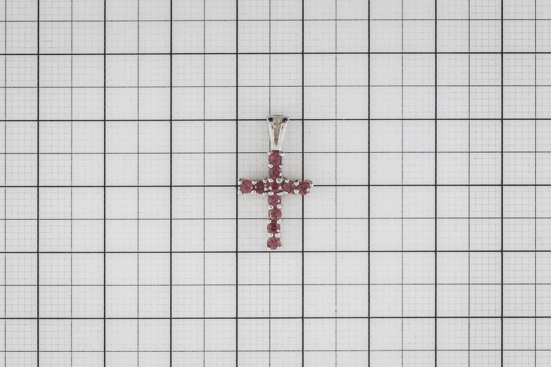 Изображение Серебряный католический крестик с родолитами