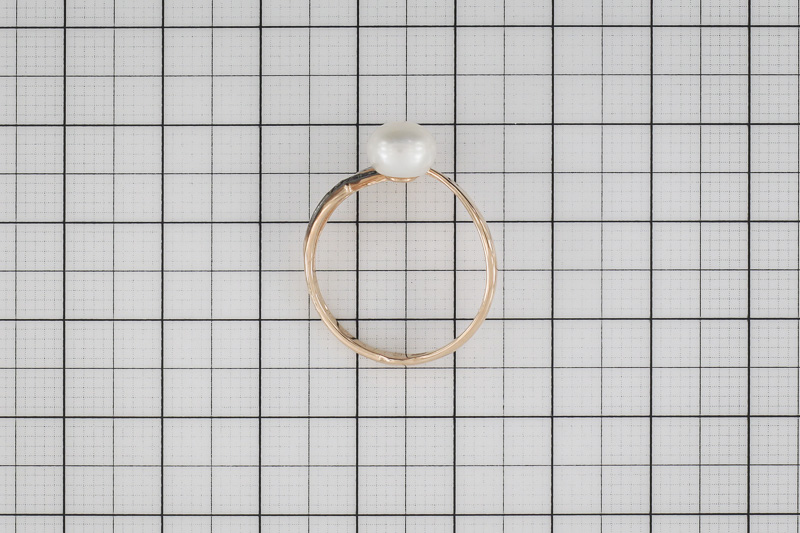 Изображение Золотое кольцо с жемчугом и цирконами
