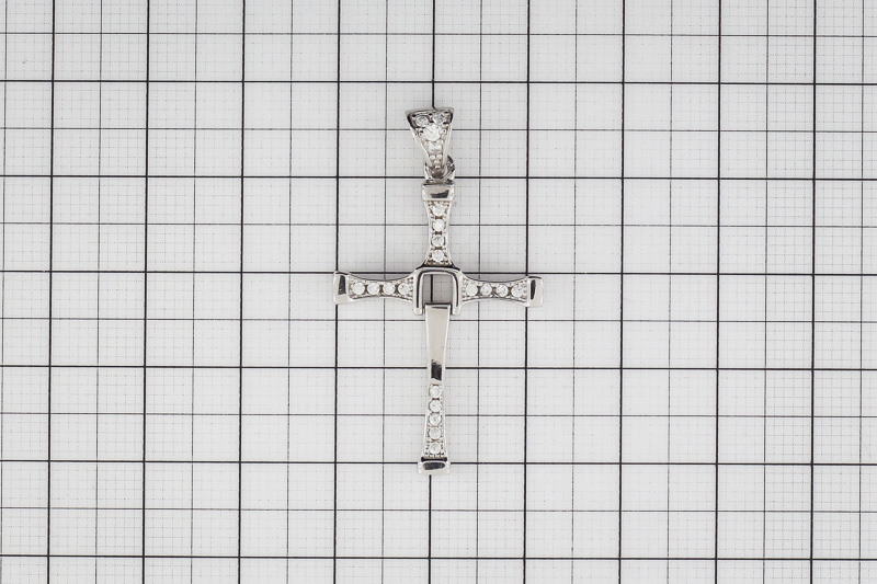 Изображение Серебряный католический крестик с цирконами 