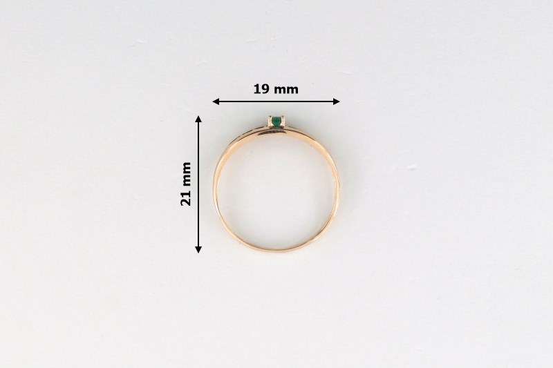 Изображение Золотое кольцо с изумрудами