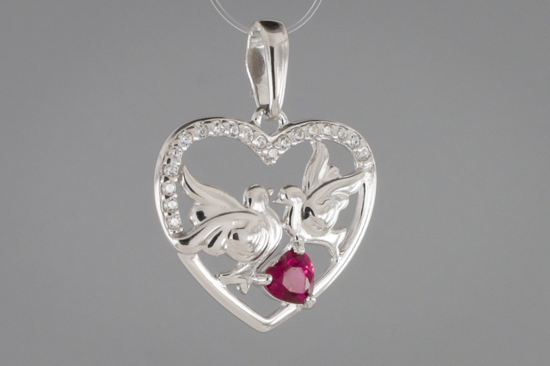 Изображение Серебряная подвеска с корундом и цирконами "Сердце"