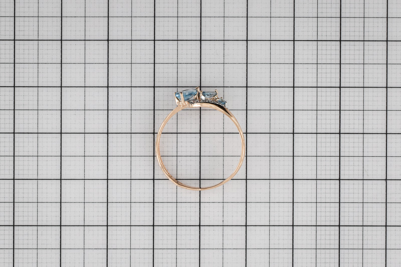 Изображение Золотое кольцо с топазами и цирконами