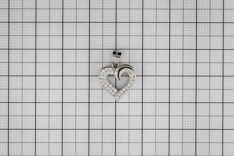 Изображение Серебряная подвеска с цирконами "Сердце" 