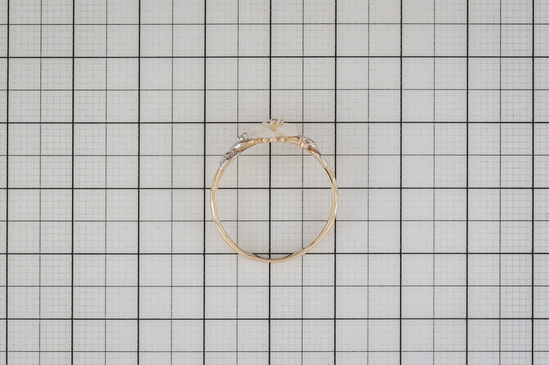 Изображение Золотое кольцо с цирконами и перламутром