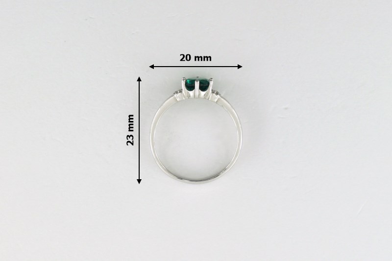 Изображение Серебряное кольцо с синт. изумрудом и цирконами 17,5 мм